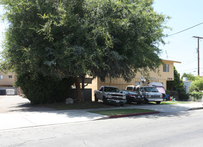 1919 Grismer Ave in Burbank, CA - Building Photo - Building Photo