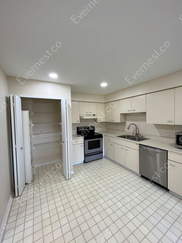 715 Eton Ct photo'