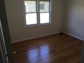 5501 W Dakin St, Unit First floor in Chicago, IL - Building Photo - Building Photo