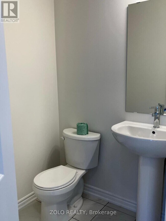 47 Bayardo Dr in Oshawa, ON - Building Photo - Building Photo