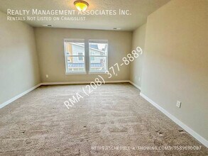 412 N Traquair Ln in Meridian, ID - Building Photo - Building Photo