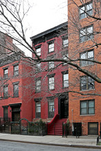 315 W 18th St in New York, NY - Building Photo - Building Photo