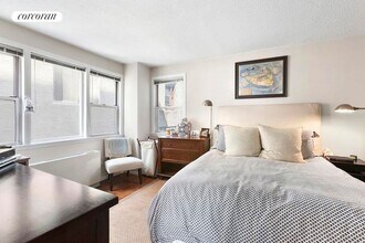 77 E 12th St in New York, NY - Foto de edificio - Building Photo