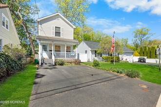 105 Wayside Dr in Keyport, NJ - Building Photo - Building Photo