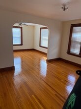 7 Gardners Ln in Ansonia, CT - Foto de edificio - Building Photo