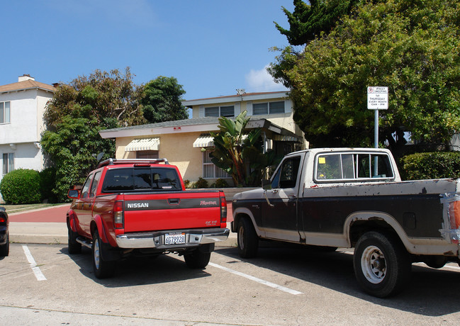 828 Felspar St in San Diego, CA - Building Photo - Building Photo