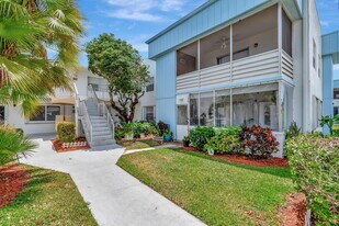 391 Saxony Way in Delray Beach, FL - Building Photo
