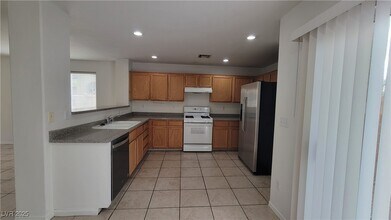 9168 Starling Wing Pl in Las Vegas, NV - Building Photo - Building Photo