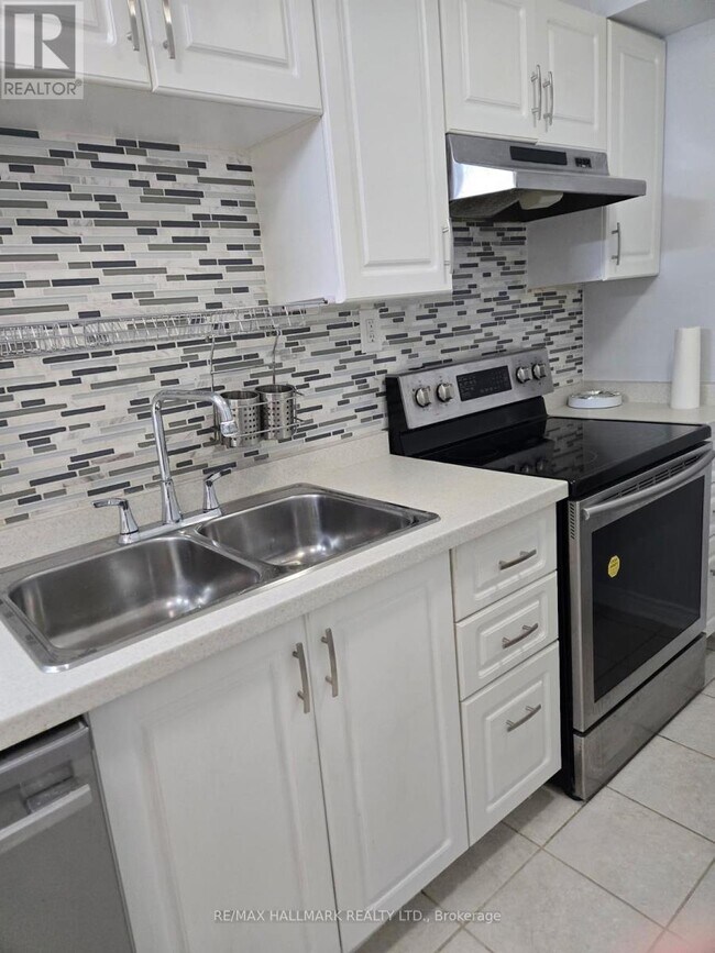 2 Lady Loretta Ln in Vaughan, ON - Building Photo - Building Photo