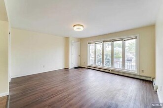 180 MCADOO Ave in Jersey City, NJ - Building Photo - Building Photo