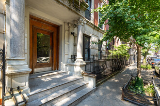 224 E 11th St in New York, NY - Building Photo - Building Photo