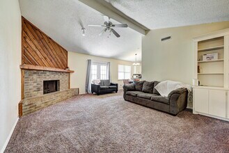 2206 Whiteoak Cir in Norman, OK - Building Photo - Building Photo