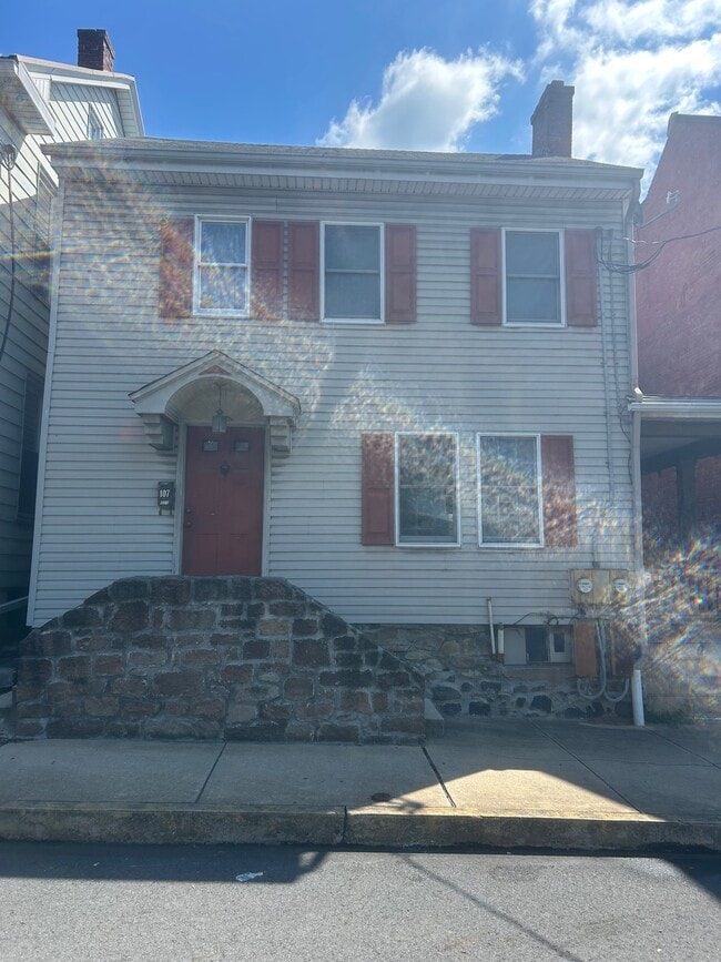 107 N Market St, Unit 107 N Market St 101