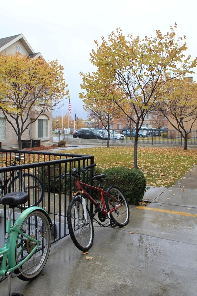 1080 E 450 N in Provo, UT - Foto de edificio - Building Photo