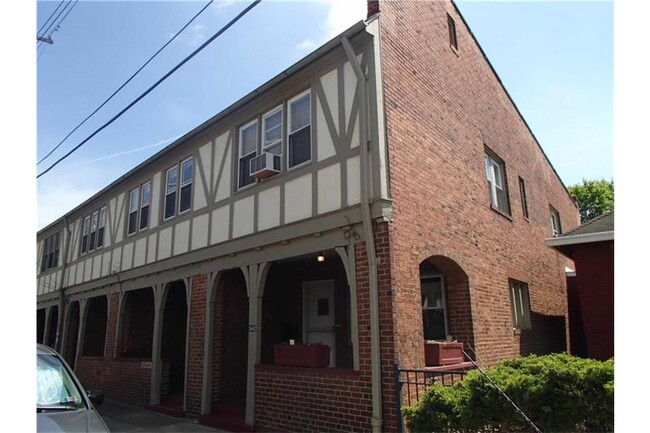 5642 Solway St in Pittsburgh, PA - Foto de edificio - Building Photo