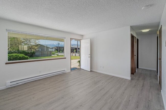 1037-1039 Eastmont Ave in East Wenatchee, WA - Building Photo - Building Photo