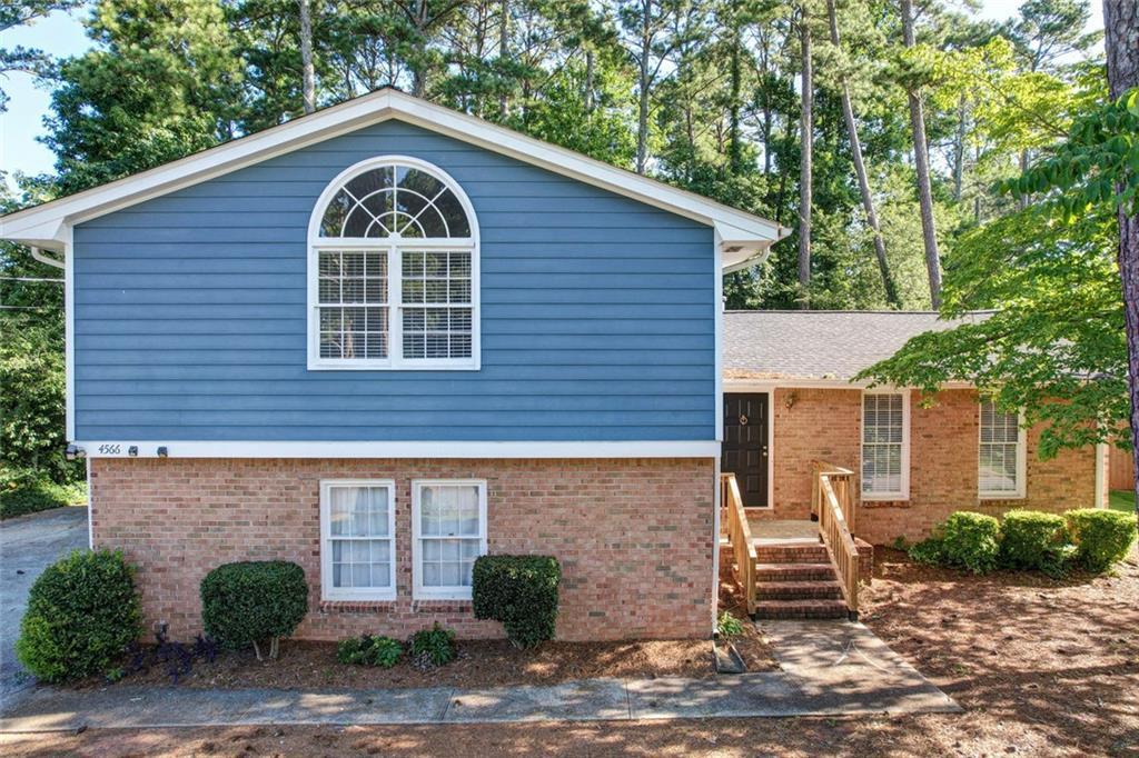 4566 Mountain Creek Dr in Roswell, GA - Building Photo