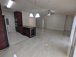 1065 Brielle Ct in Oviedo, FL - Foto de edificio - Building Photo