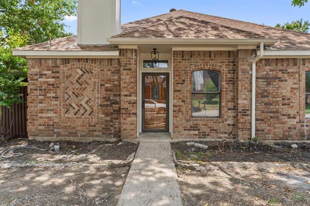 2148 Falcon Ridge Dr in Carrollton, TX - Building Photo