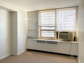 3950 N Lake Shore Dr, Unit 1325 in Chicago, IL - Building Photo - Building Photo