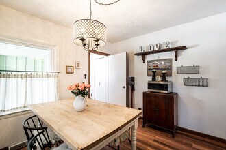 535 W Montclaire Ave in Glendale, WI - Building Photo - Building Photo