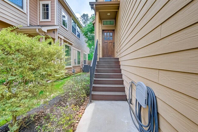 50 Cheswood Manor Drive in The Woodlands, TX - Foto de edificio - Building Photo