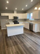 1330 W Bonneville St in Moses Lake, WA - Building Photo - Building Photo