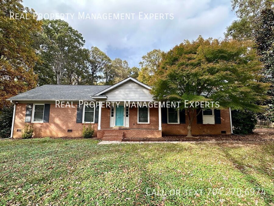 4237 Rocky River Rd in Charlotte, NC - Building Photo