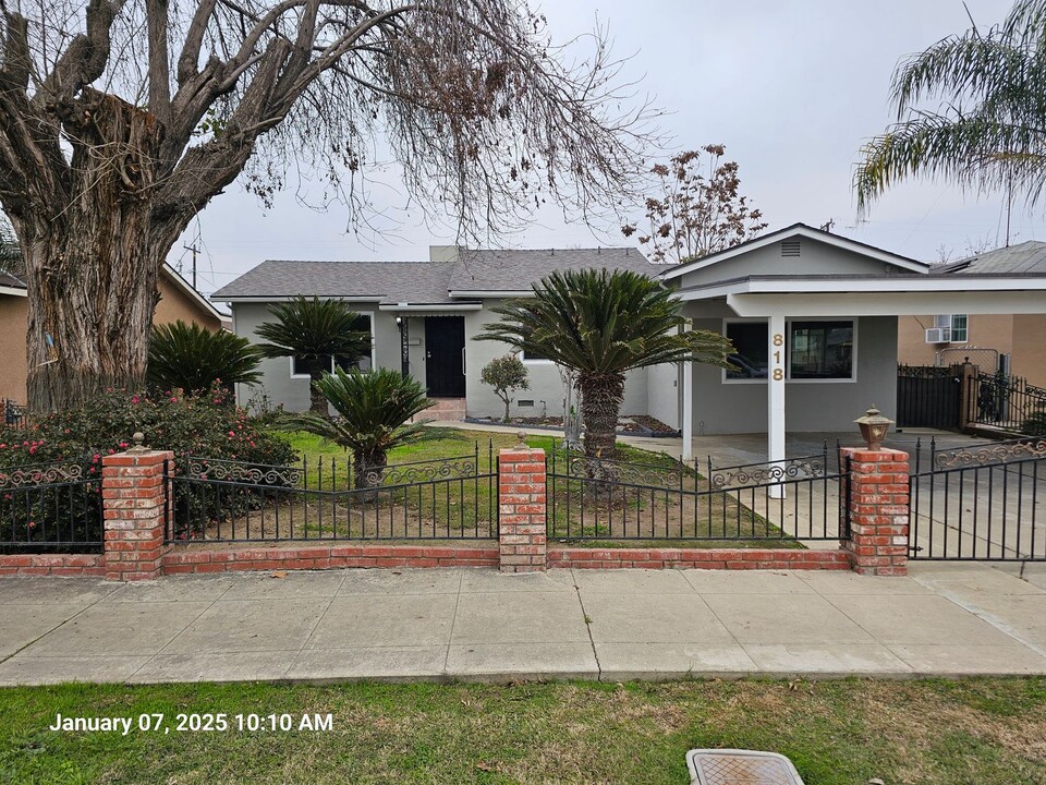 818 N F St in Tulare, CA - Building Photo