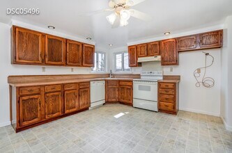 56 Pond Ln in Milford, NJ - Foto de edificio - Building Photo