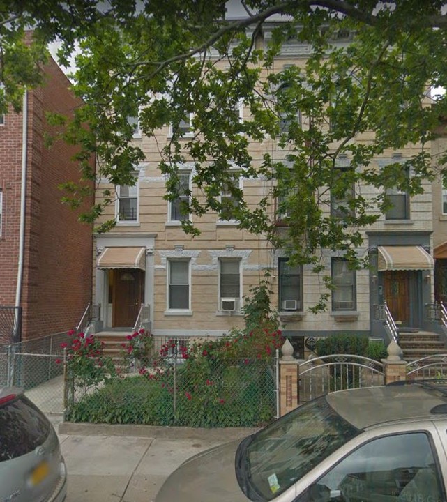 17 Kenilworth Pl in Brooklyn, NY - Building Photo