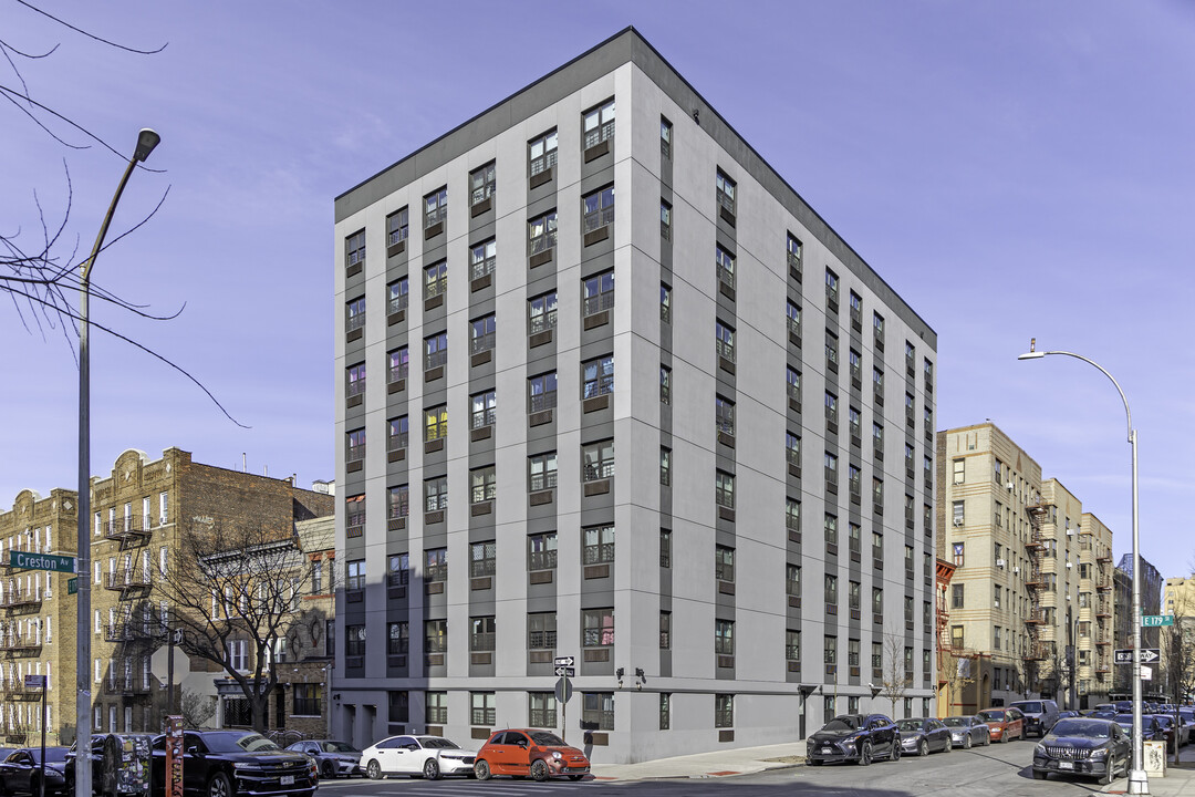 2001 Creston Ave in Bronx, NY - Building Photo