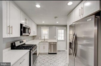 111 Bloomsberry St in Baltimore, MD - Foto de edificio - Building Photo