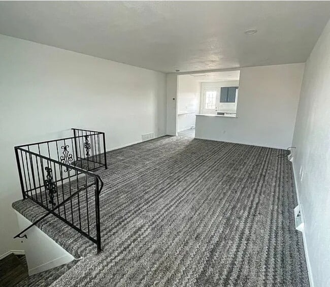 property at 832 S Waterleaf Pl
