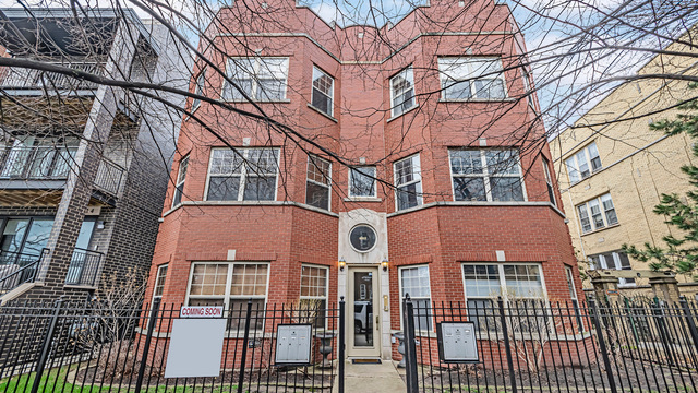 4018 N Mozart St, Unit 2S in Chicago, IL - Building Photo