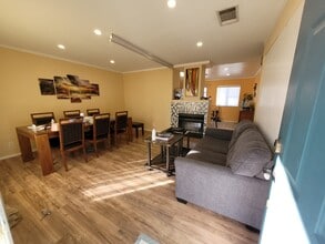 37647 Hammer St in Palmdale, CA - Foto de edificio - Building Photo