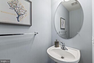 2500 Clairmont View Way in Silver Spring, MD - Building Photo - Building Photo