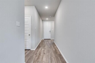 7916 Gangway Dr in Fort Worth, TX - Building Photo - Building Photo