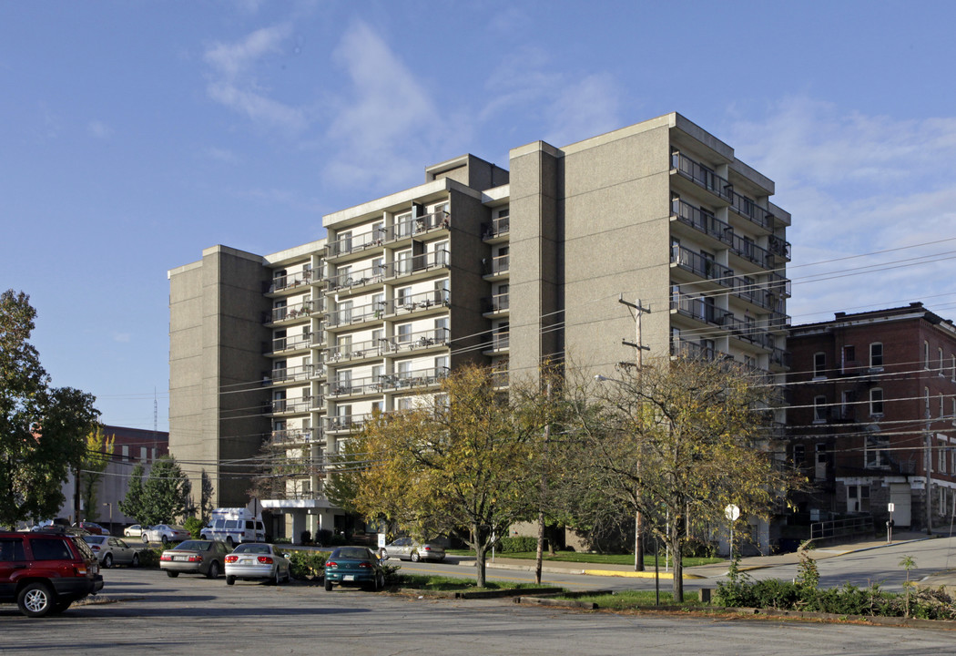 Donora Towers in Donora, PA - Building Photo