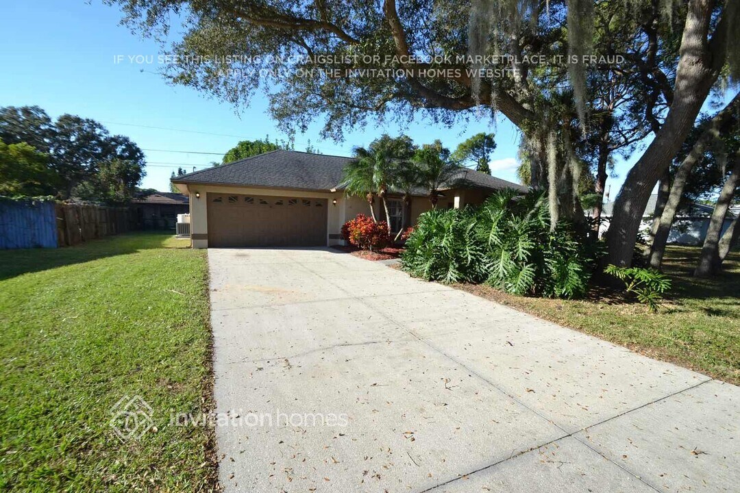 756 Leeward Rd in Venice, FL - Building Photo