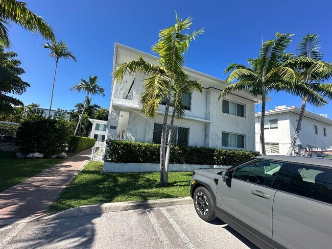 1065 98th St in Bay Harbor Islands, FL - Building Photo - Building Photo