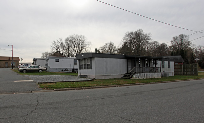 943 Oak St in Mooresville, NC - Building Photo - Building Photo