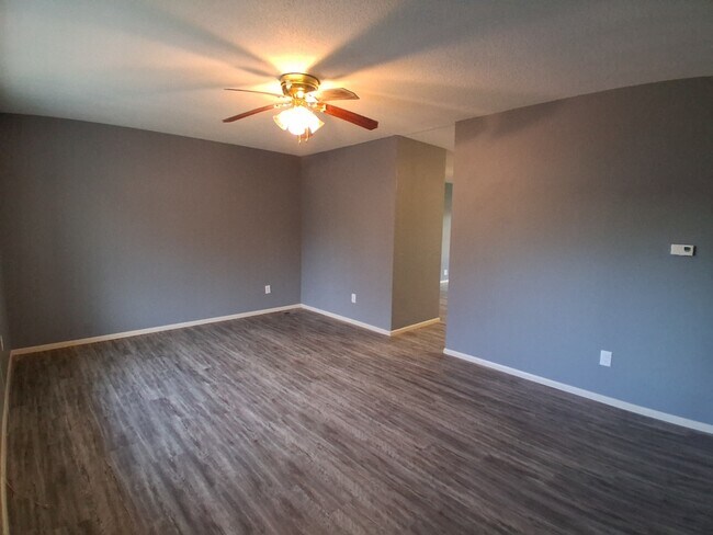 924 Sunset Rdg in Danville, IL - Building Photo - Building Photo