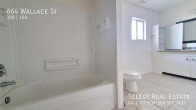 664 Wallace St in Hope, BC - Building Photo - Building Photo