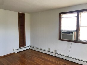 State Street Apartments in Champaign, IL - Building Photo - Interior Photo