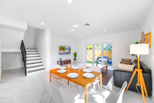 1175 NW 26th St in Miami, FL - Building Photo - Building Photo