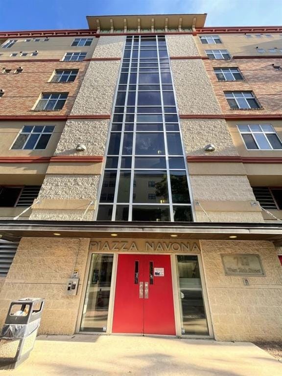 property at 711 W 26th St