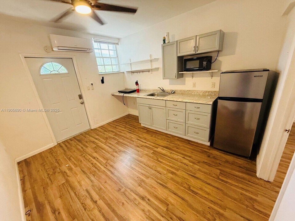 6690 Miramar Pkwy in Miramar, FL - Building Photo