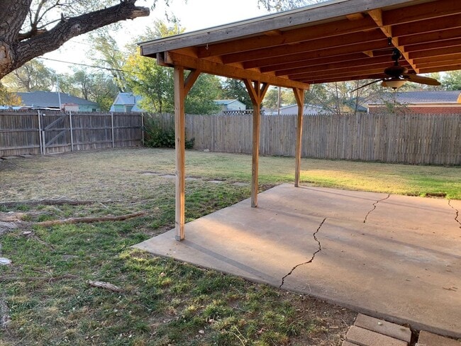 1545 Smiley St in Amarillo, TX - Foto de edificio - Building Photo