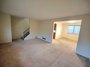 1529 Dunluce Dr in Pittsburgh, PA - Foto de edificio - Building Photo